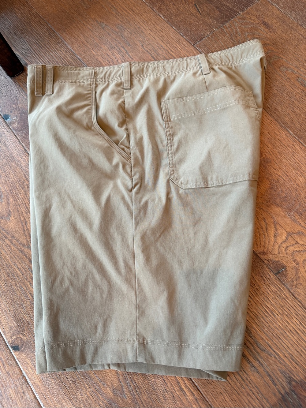 Roundtree & Yorke Men's Khaki Straight-Fit Chino Shorts